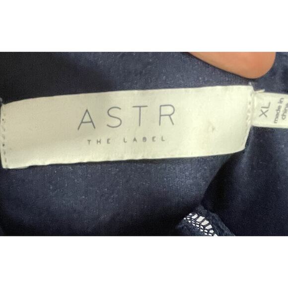 ASTR The Label Dress Size XL Navy Blue Floral Lace Overlay Evening Party Glam - Picture 5 of 7